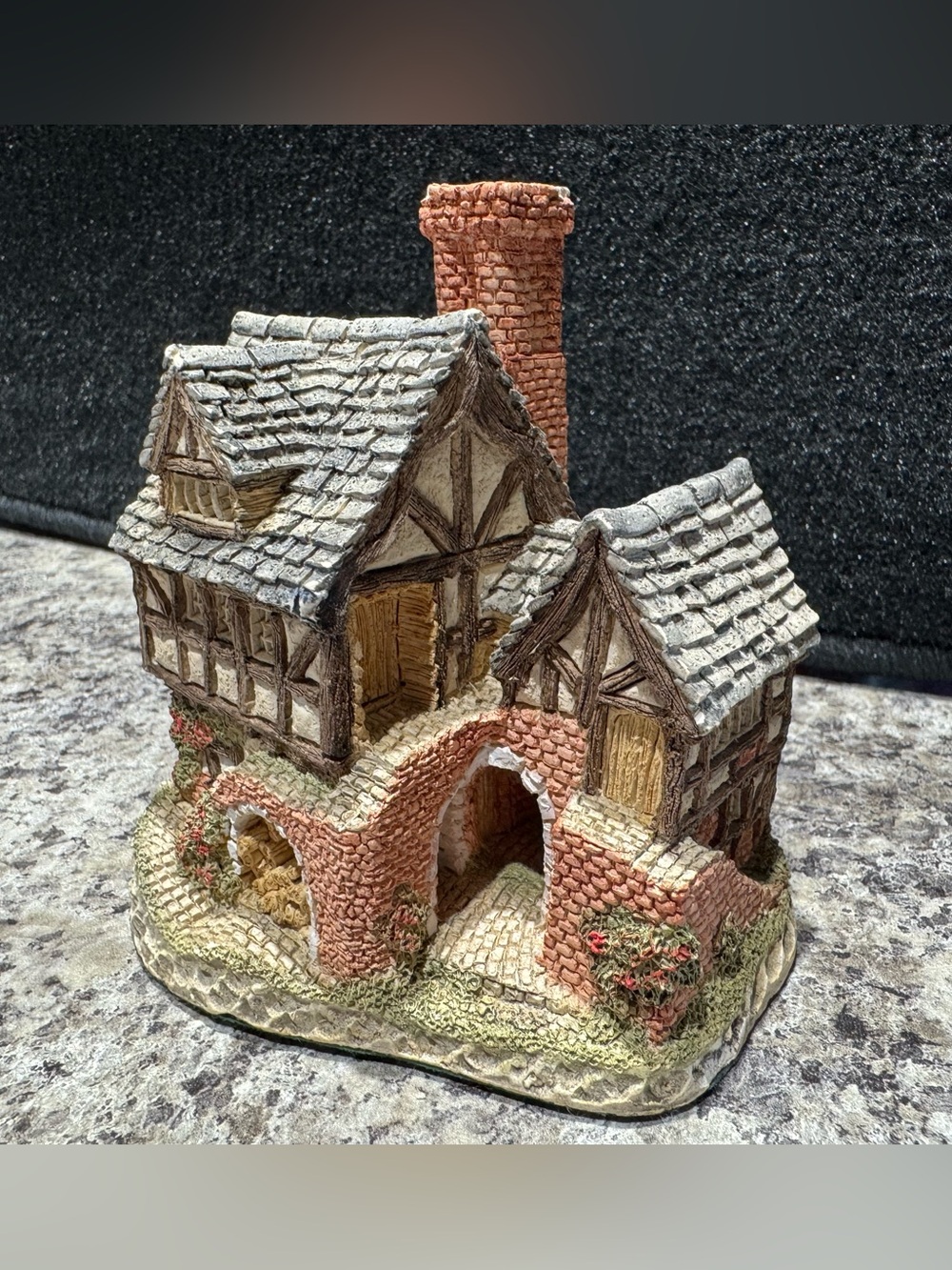 David Winter The Bakehouse Cottage 1983 Handmade Hand Painted England 4”
